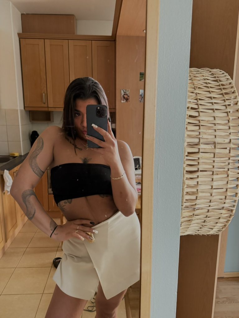 Amina 35
