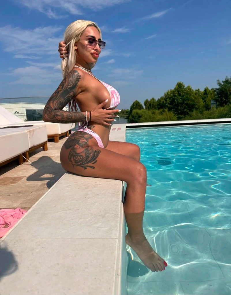 Ava 21